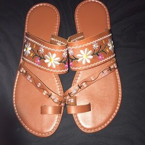 Pretty floral sandals 🩴🤎